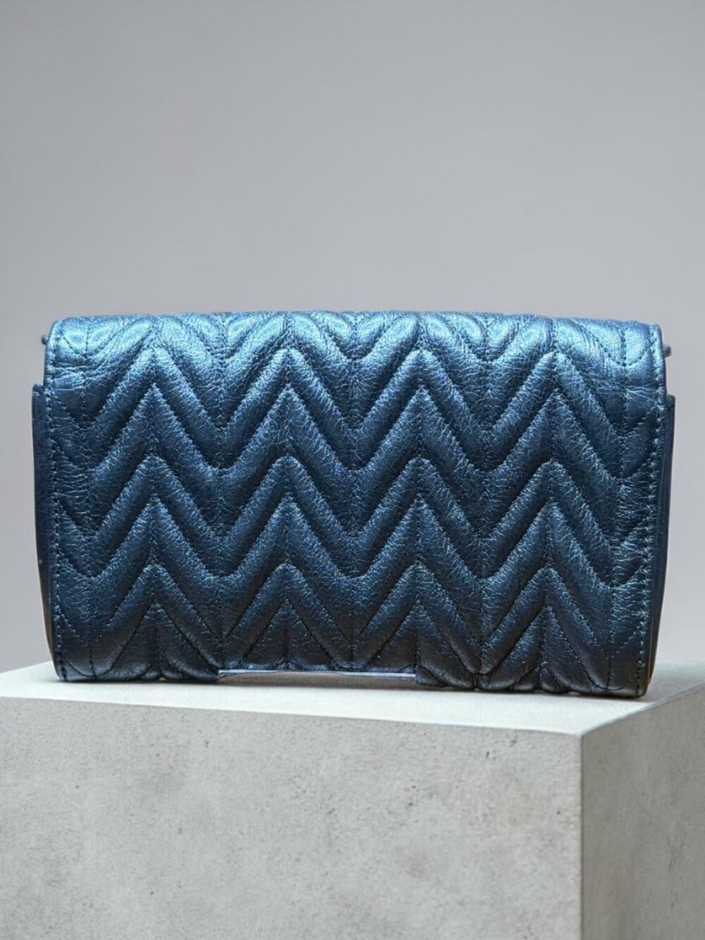 COACH Quilted Metallic Calf Leather Crossbody Chain Clutch F38681 EUC - Picture 3 of 12